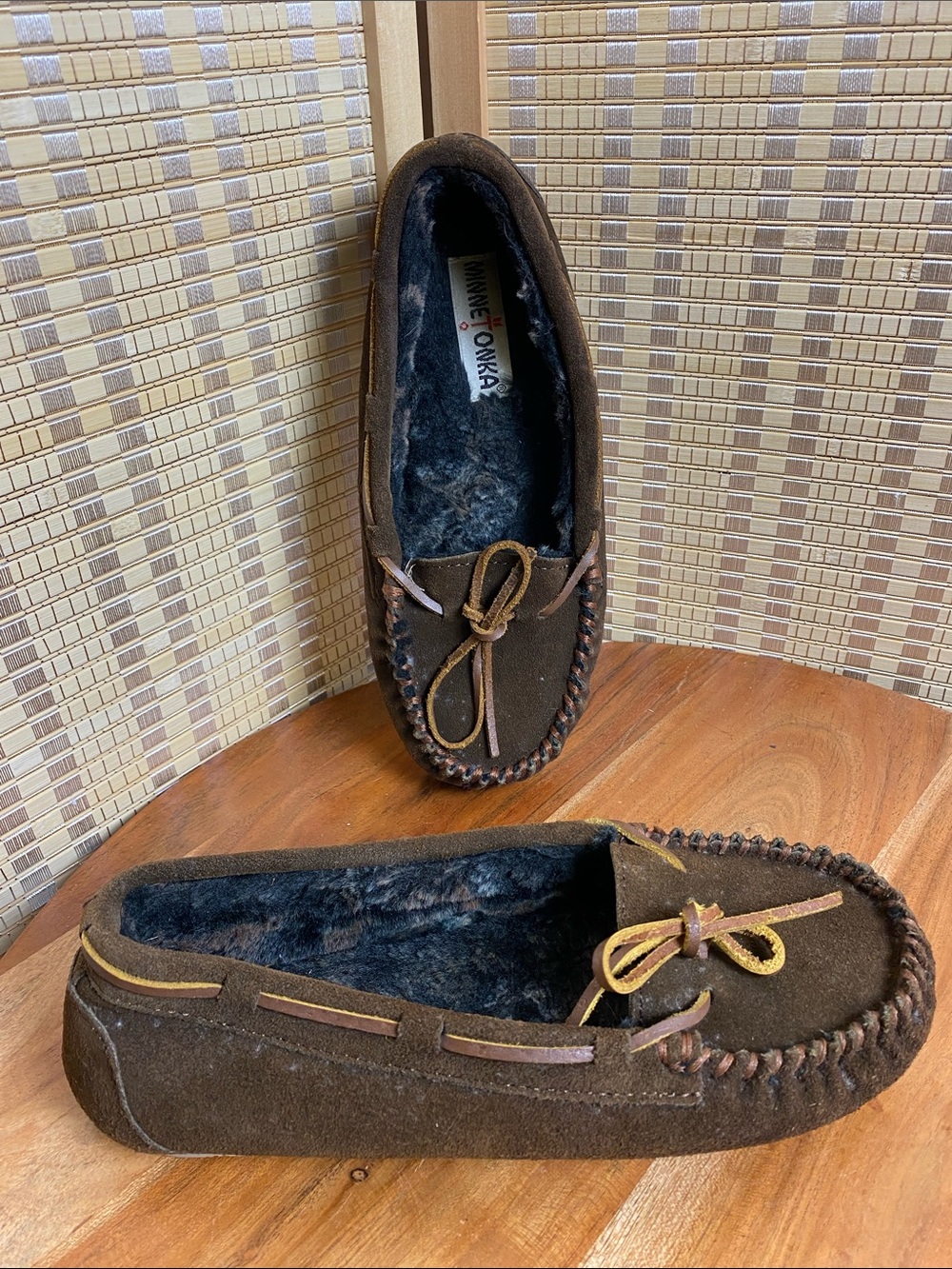 Minnetonka Woman’s 8 Brown Moccasin Slippers With Rawhide Leather Laces